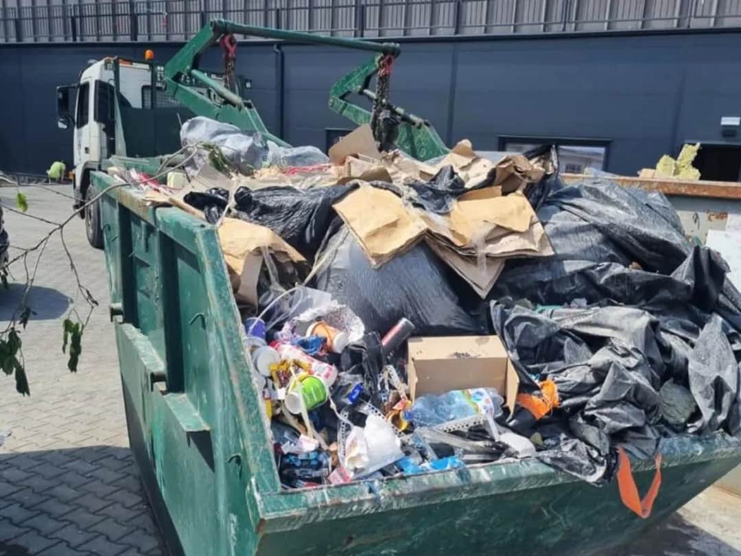 Ile kosztuje wynajem kontenera na śmieci? Ceny i tajemnice oszczędności
