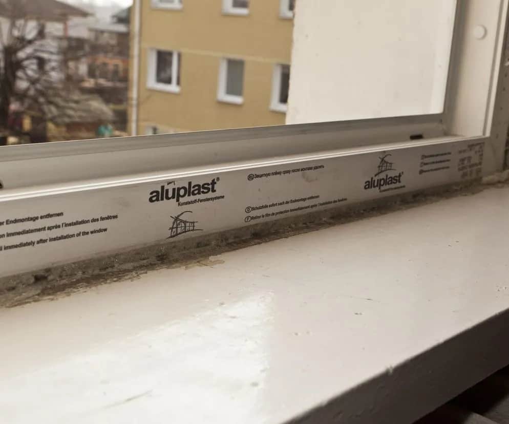 Wymiana okien w bloku: czy naprawdę można odliczyć koszty od podatku?