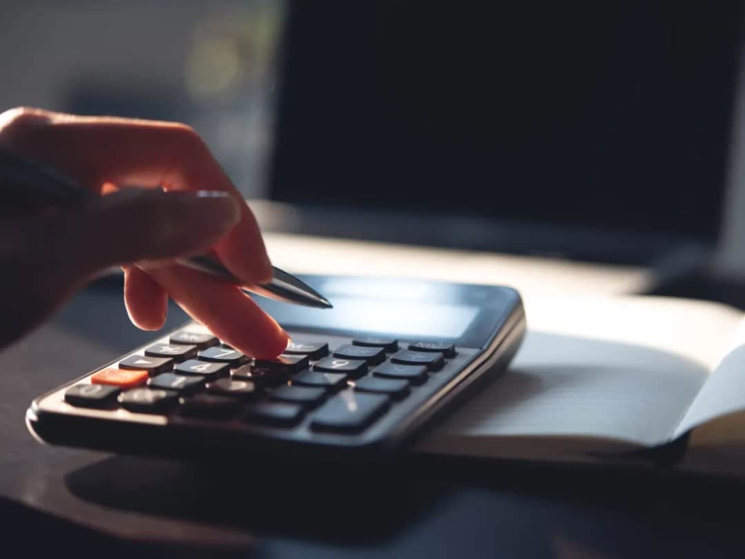 Jakie koszty można odliczyć przy sprzedaży mieszkania, aby zaoszczędzić?