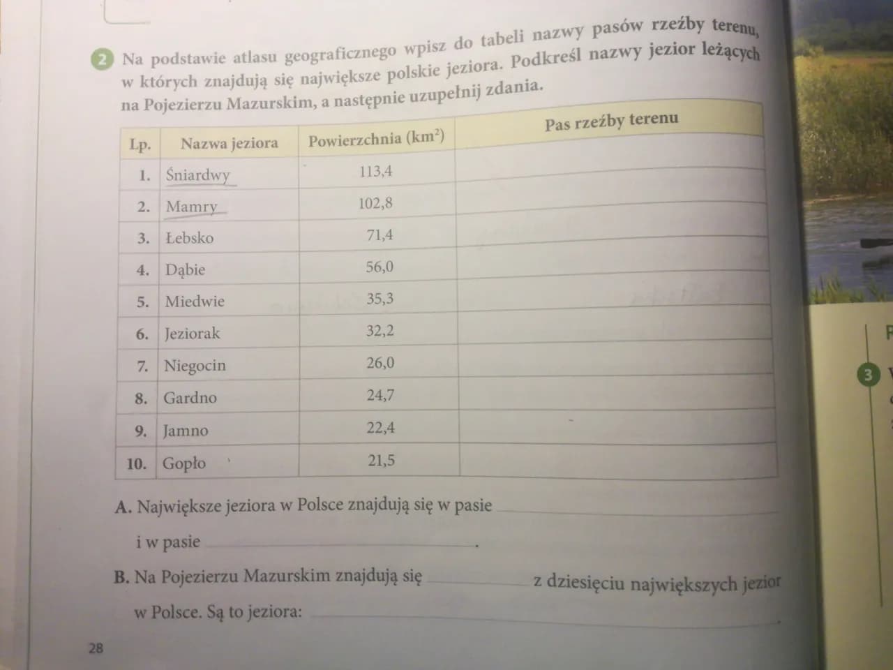 Na jakim pasie rzeźby terenu leży jezioro Niegocin w Mazurach?