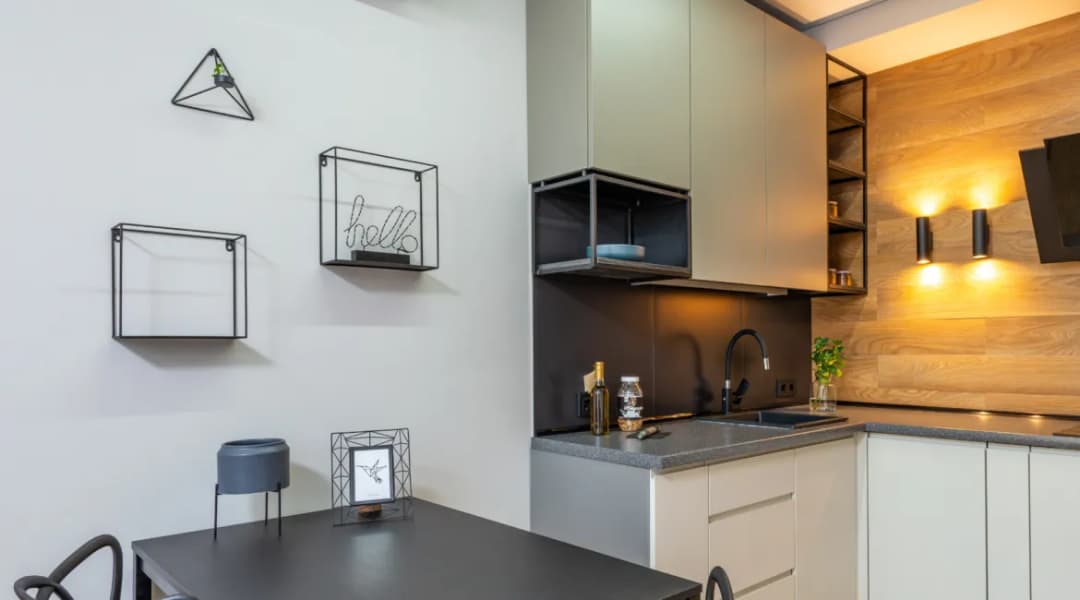 Jak urządzić wąską kuchnię w bloku, aby zyskać więcej przestrzeni