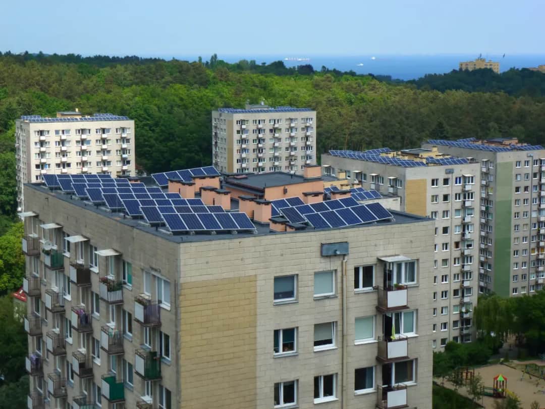 Czy warto być członkiem spółdzielni mieszkaniowej? Zalety i wady tej decyzji