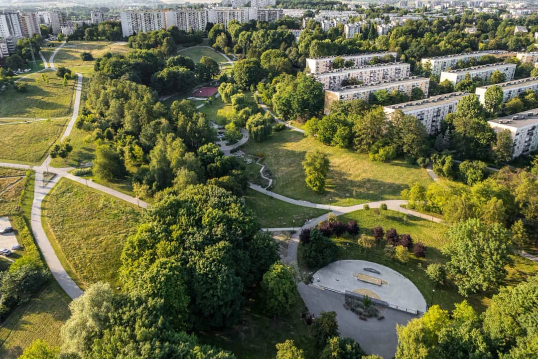 Jak dojechać do osiedla Tysiąclecia w Krakowie? Sprawdź trasy!