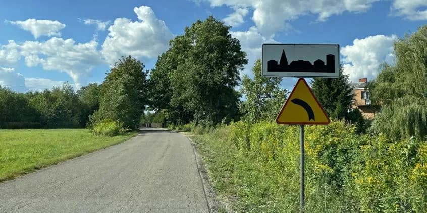 Co odwołuje znak teren zabudowany? Zrozum zasady i uniknij kar