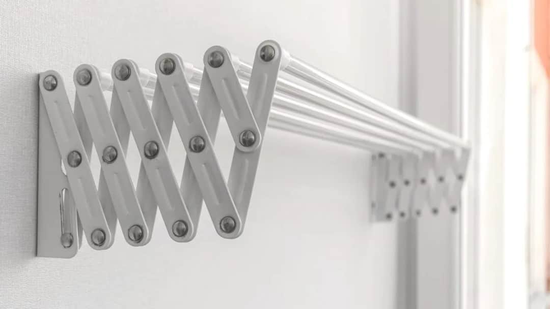 Gdzie suszyć pranie w bloku? Najlepsze sposoby na szybkie suszenie