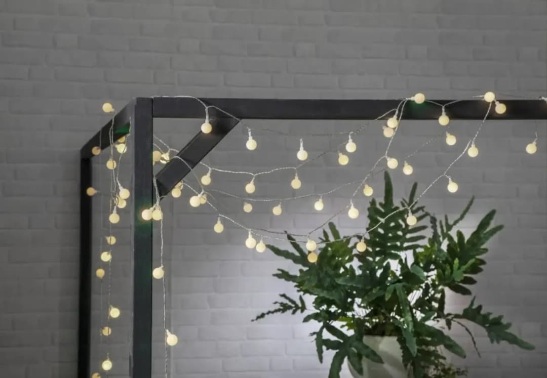 Jak podłączyć lampki na balkonie w bloku bez ryzyka uszkodzeń